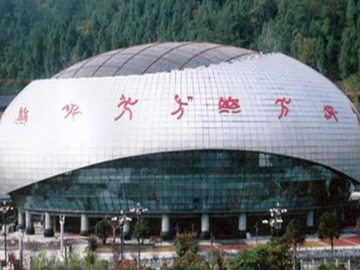 鹿泉体育中心球形网架加工安装
